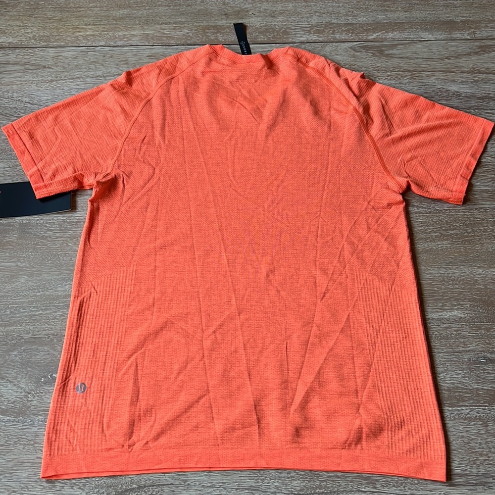 Lululemon Metal Vent Tech Short Sleeve Shirt 2.0 in Warm Coral/ Highlight Orange - Picture 9 of 13